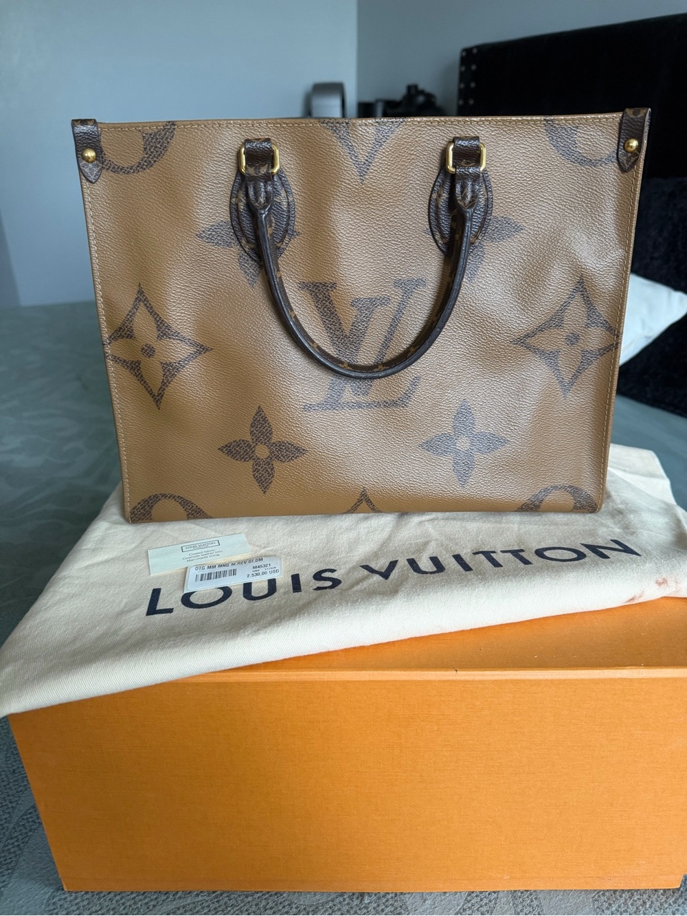 Louis Vuitton On-The-Go MM Monogram Giant Reverse Full Set Tote